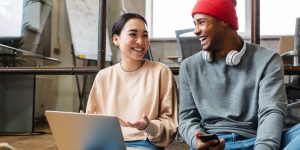 jeunes qui sourient